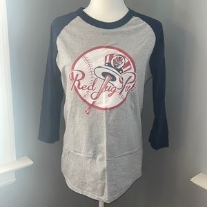 3/4 sleeve Yankees/ red jug pub shirt